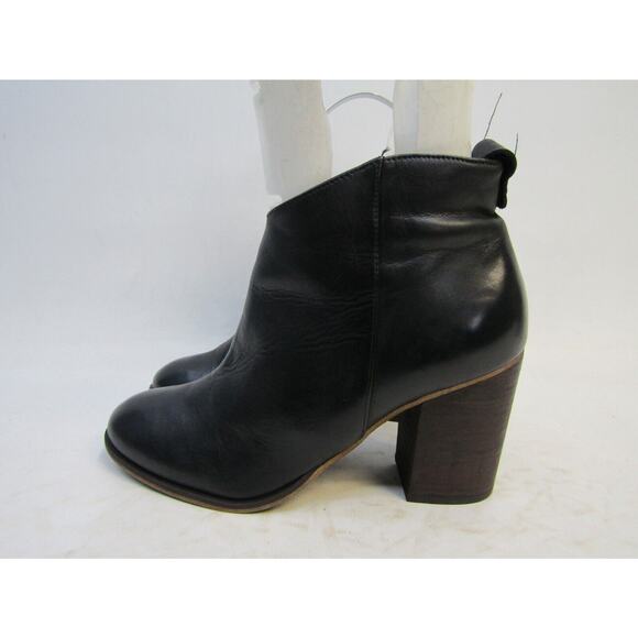 BP Shoes - BP Womens Size 8 M Black Leather Zip Ankle Fashion Boots Bootie